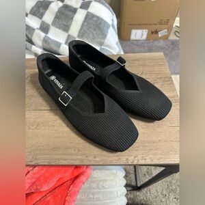 Vivaia Square-Toe Mary-Jane Flats